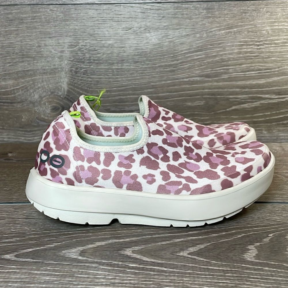 NWT Oofos Oomg Eezee Women’s Size 5 Rose Leopard Slip On Comfort Shoes